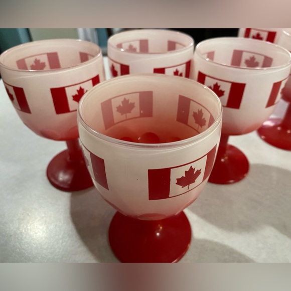Set of 4 vintage Bartlett Collins thumbprint goblets Canada Flag pattern - Picture 6 of 8